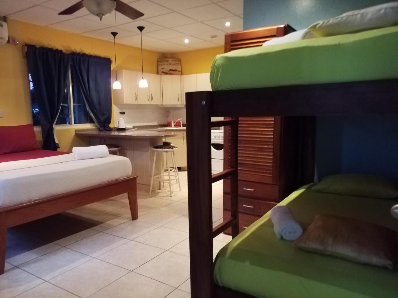 Aqua Point Condos Rentals Bocas del Toro Exterior photo