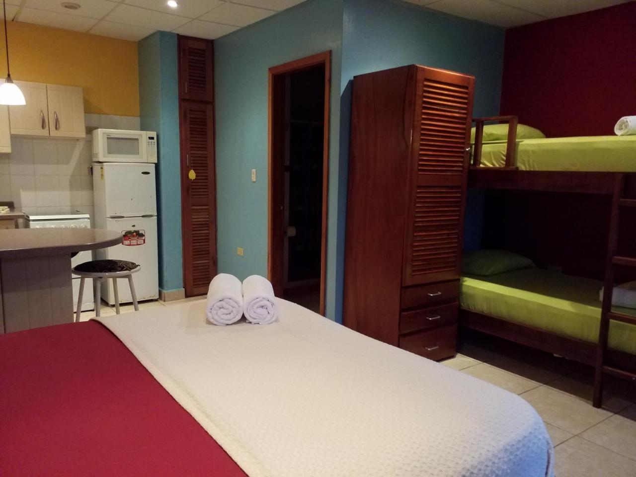 Aqua Point Condos Rentals Bocas del Toro Exterior photo
